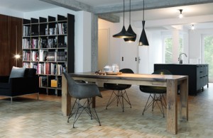 Nils Holger Moormann in Jena mit FNP Regal und Vitra Eames Armchair DAR